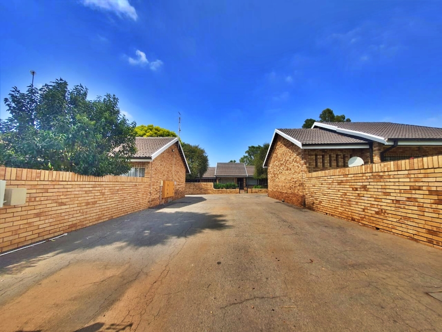 28 Bedroom Property for Sale in Kannoniers Park North West